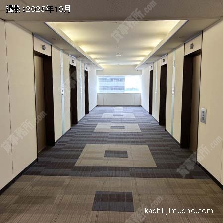 貸室階エレベーターホール