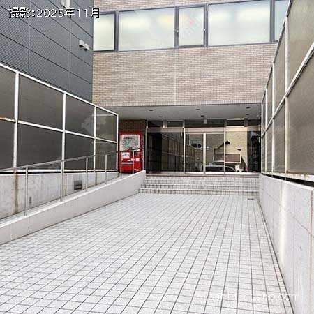 ビル入口 ビル入口