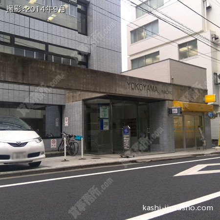 ビル入口正面