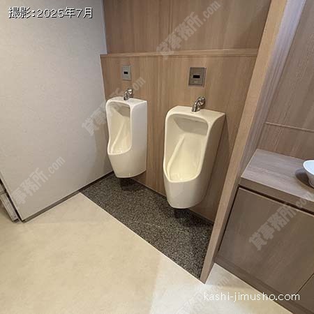 男性トイレ(8階）