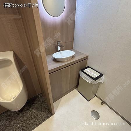 男性トイレ(8階）