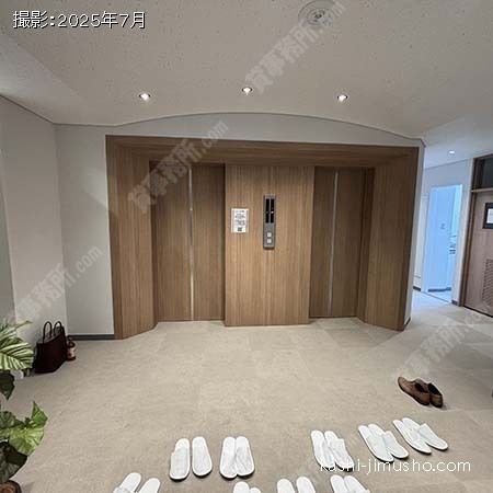 貸室階エレベーターホール