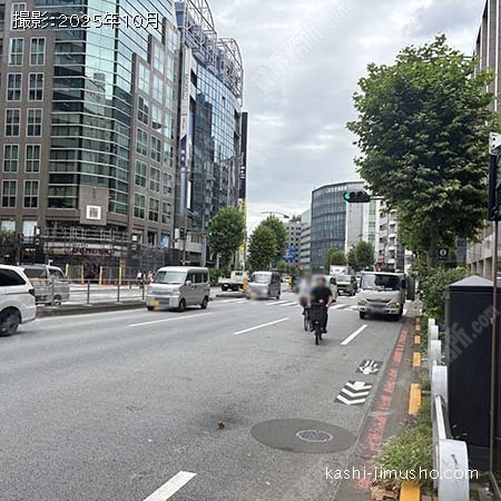 前面道路(靖国通り) 前面道路(靖国通り)