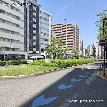 前面道路(春日通り)