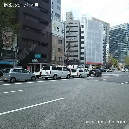 前面の本郷通り