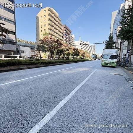 前面道路(新目白通り）