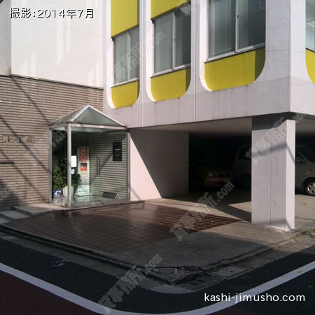 ビル入口正面