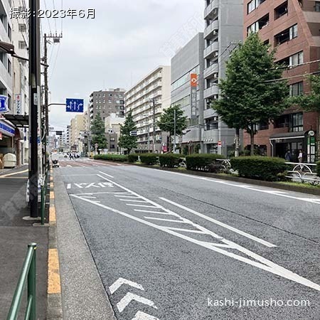 前面道路(不忍通り)
