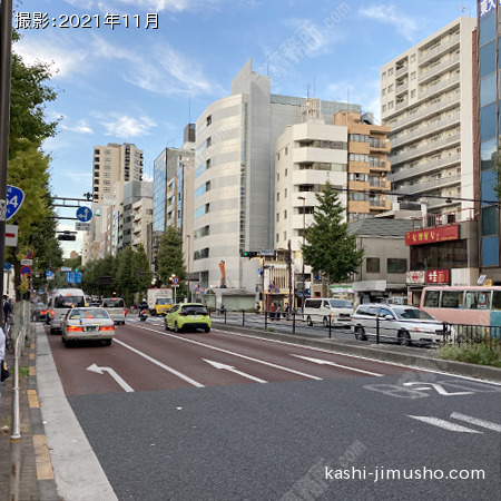 前面道路(本郷通り)