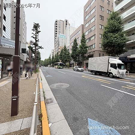 前面道路(本郷通り)