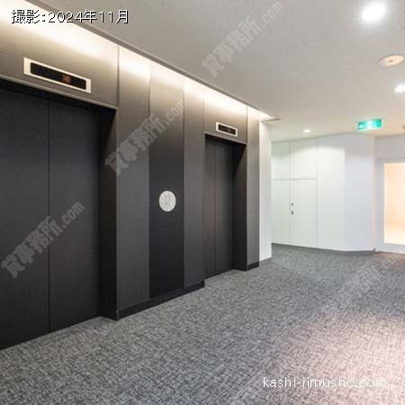 貸室階エレベーターホール