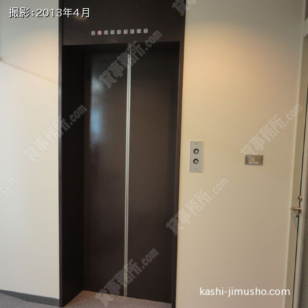 貸室階エレベーターホール