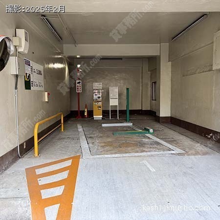 ビル1階：コインパーキング