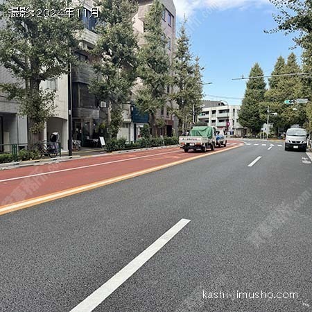 前面道路(目白通り）