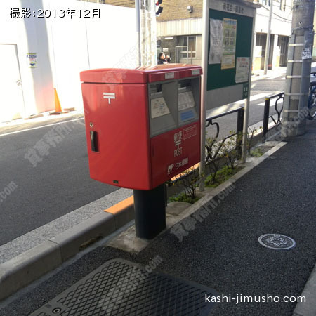 ビル前ポスト