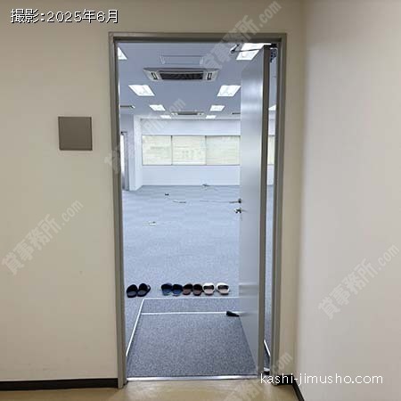 貸室入口