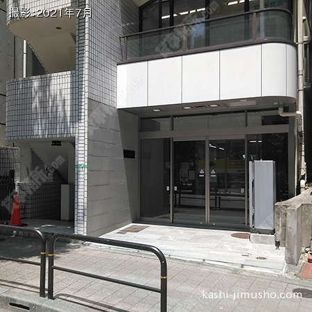 ビル入口前 ビル入口前