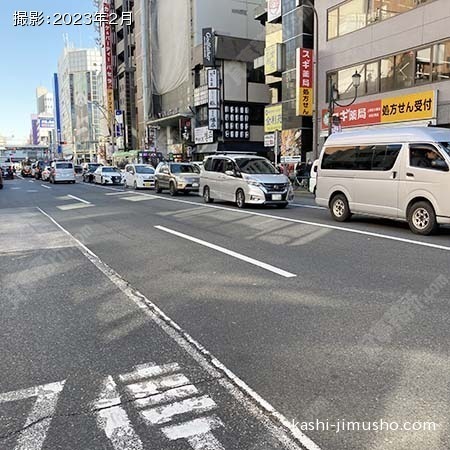 前面道路(春日通り)