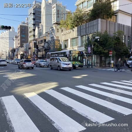 前面道路(春日通り)