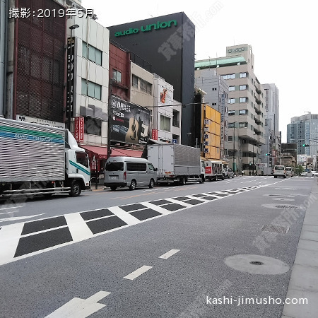  前面道路(明大通り)