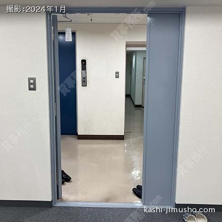 貸室入口