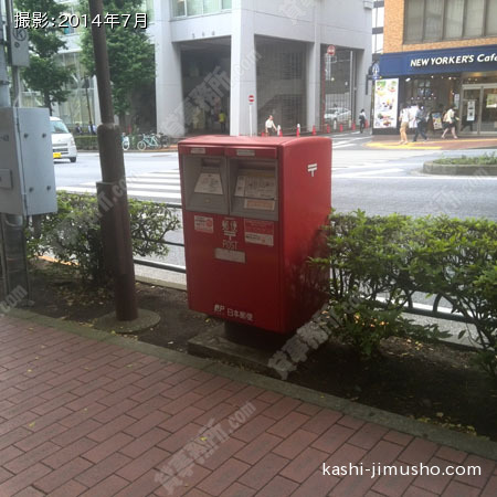 前面の郵便ポスト 前面の郵便ポスト