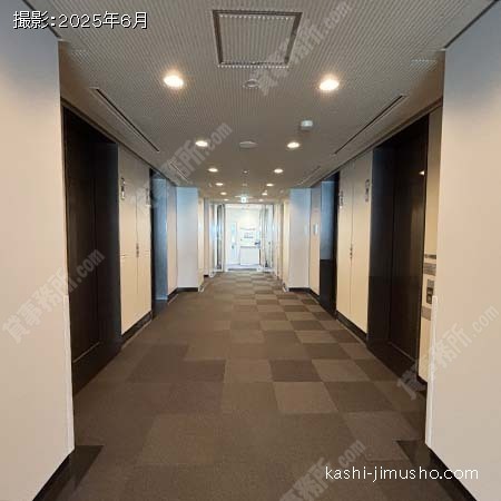 貸室階エレベーターホール