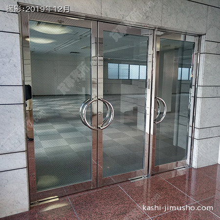 貸室入口(1階73.82坪)