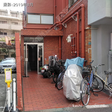 ビル入口アプローチ