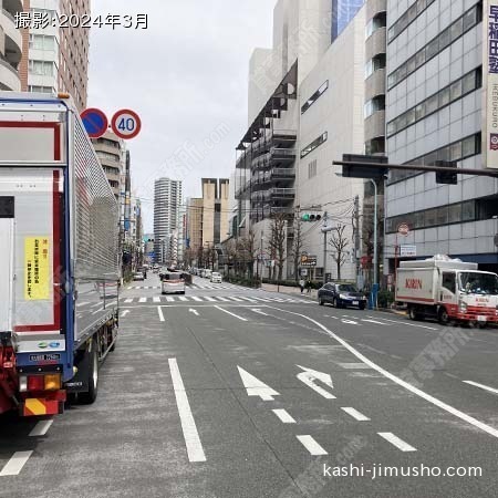 前面道路(劇場通り)