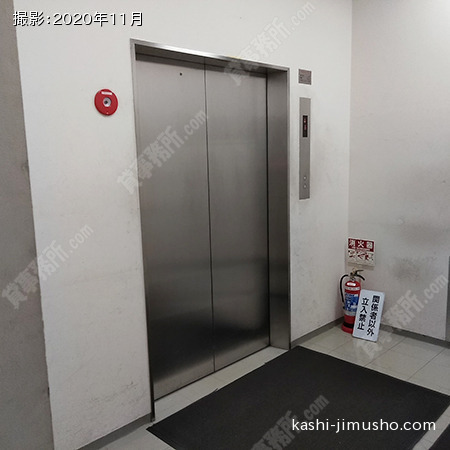 人荷用エレベーター