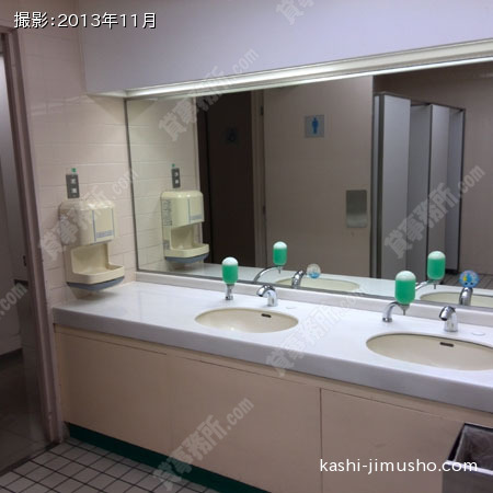 室外男女別トイレ