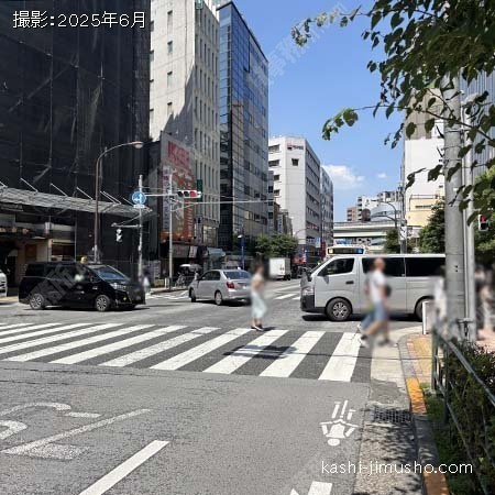 前面道路(明治通り)