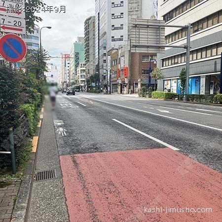 前面道路(明治通り)