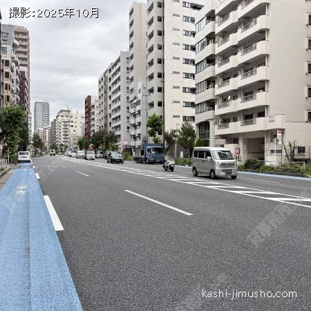 前面道路(春日通り）