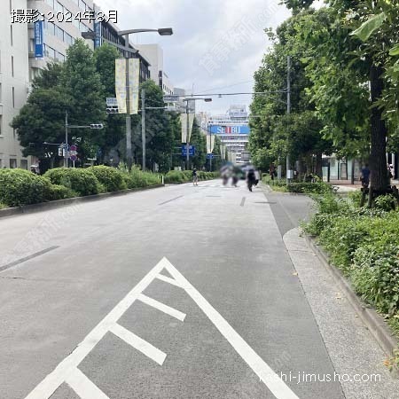 前面道路(グリーン通り)