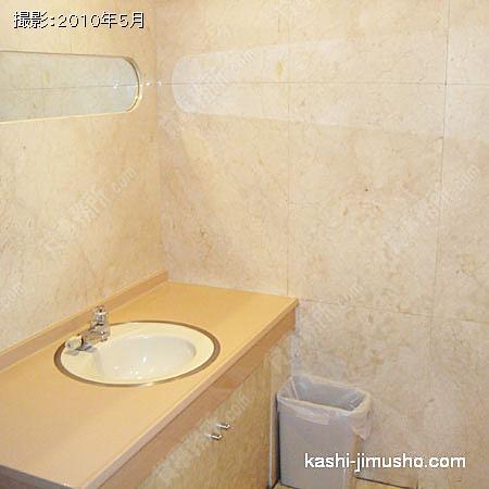室外男女別トイレ 