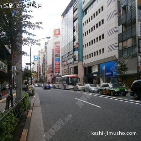 前面道路(明治通り)