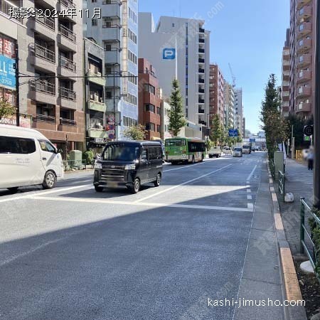 前面道路(明治通り)