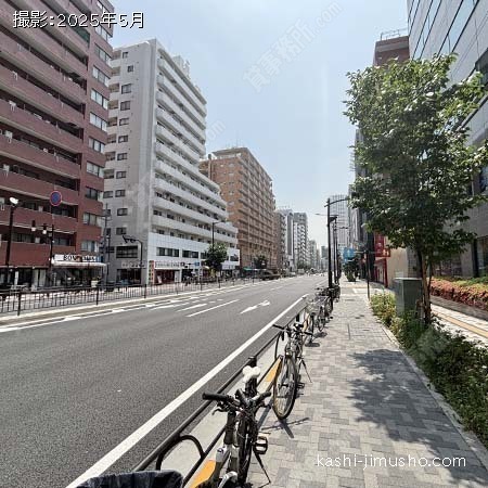 前面道路(山手通り)