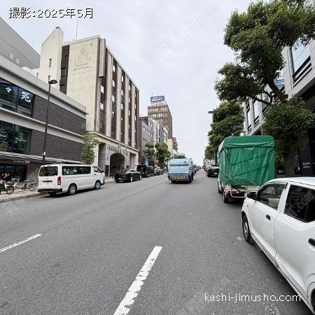 前面道路(目黒通り)