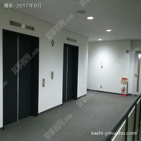 貸室階エレベーターホール