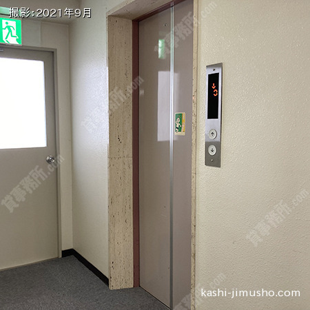 貸室階エレベーターホール