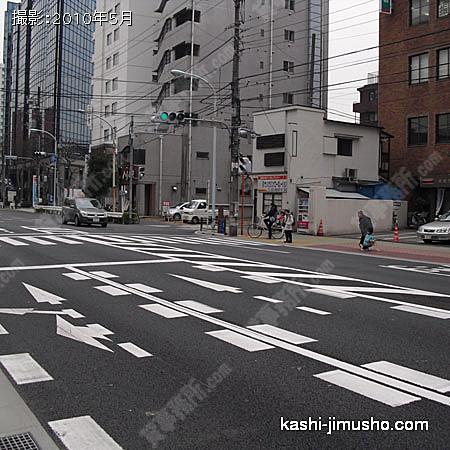 前面道路（明治通り） 