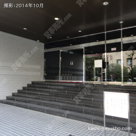 入口前面