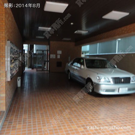 ビル入口アプローチ