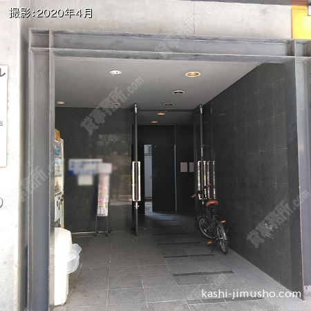 ビル入口前面 ビル入口前面