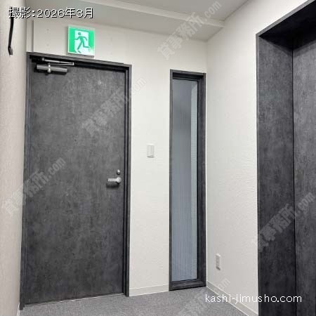貸室階エレベーターホール