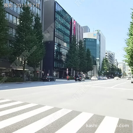 前面の本郷通り