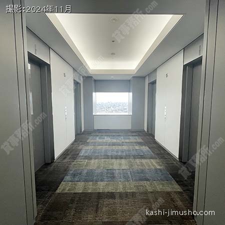 貸室階エレベーターホール
